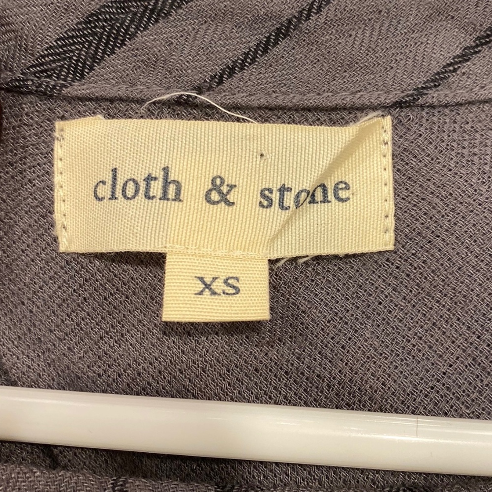 Cloth & Stone Top - Picture 2 of 6